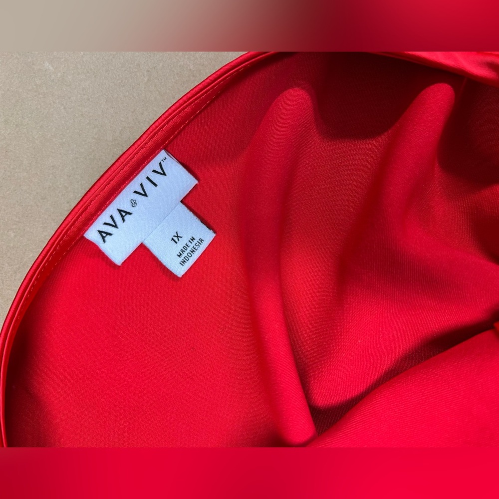 Red blouse - Picture 8 of 9